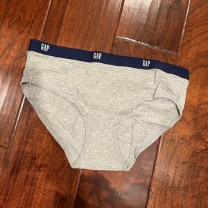 Gap. Washed but Brand new total set of 15 Women’s hipster underwear. Cotton.